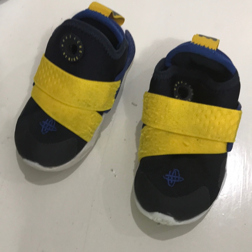 Boys Nike huarache